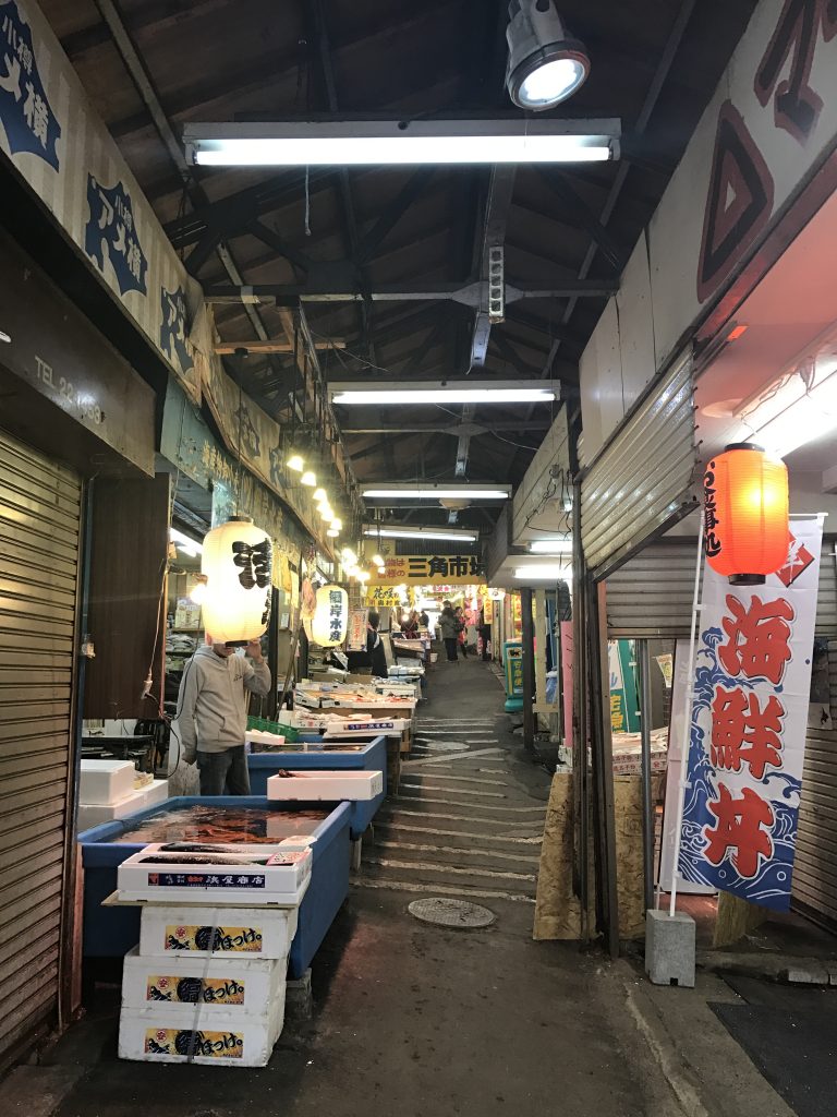 02【小樽】三角市場で海鮮丼を食べる
