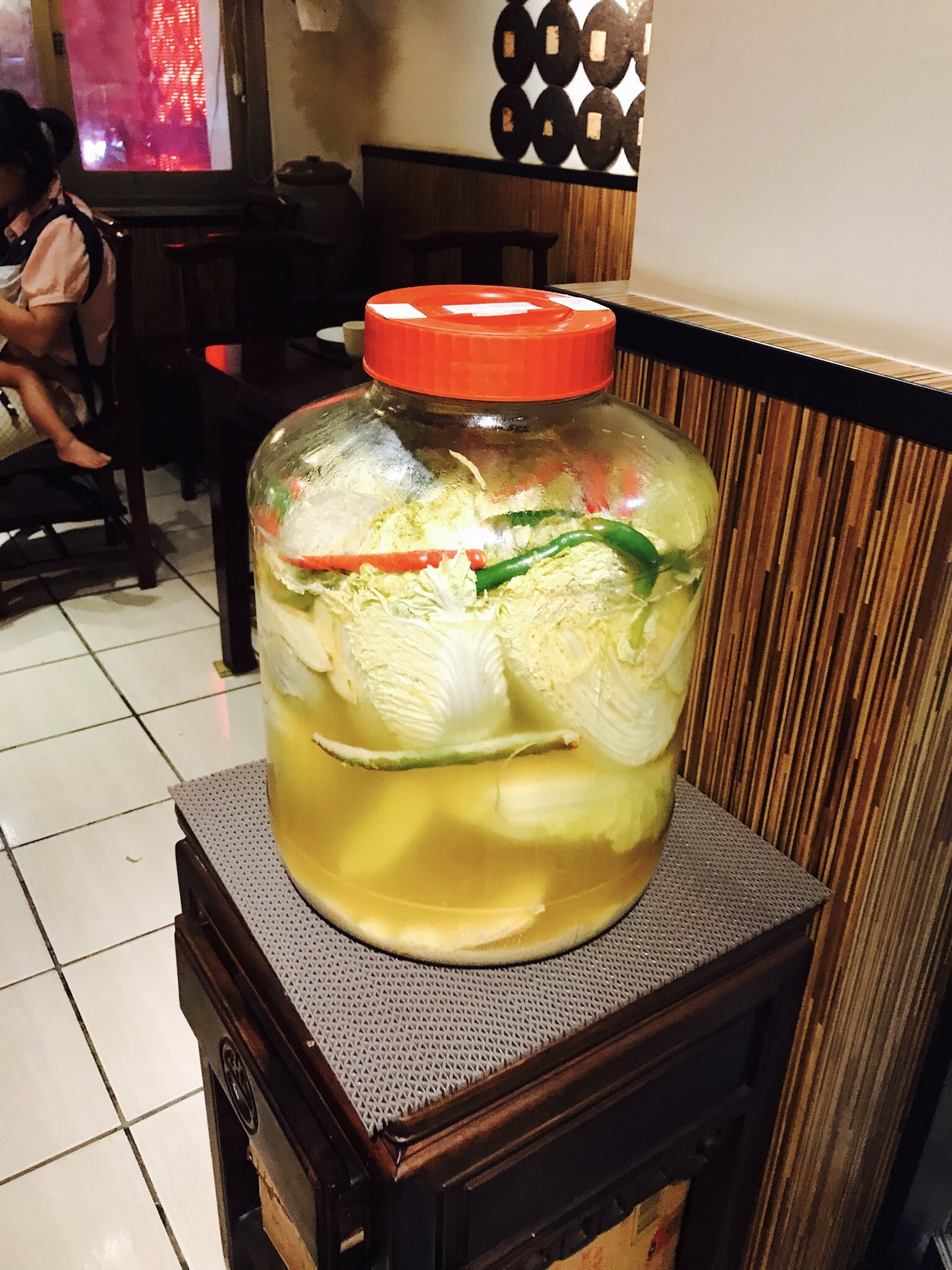 【台北】酸っぱい白菜鍋を食べる【酸菜白肉火鍋】
