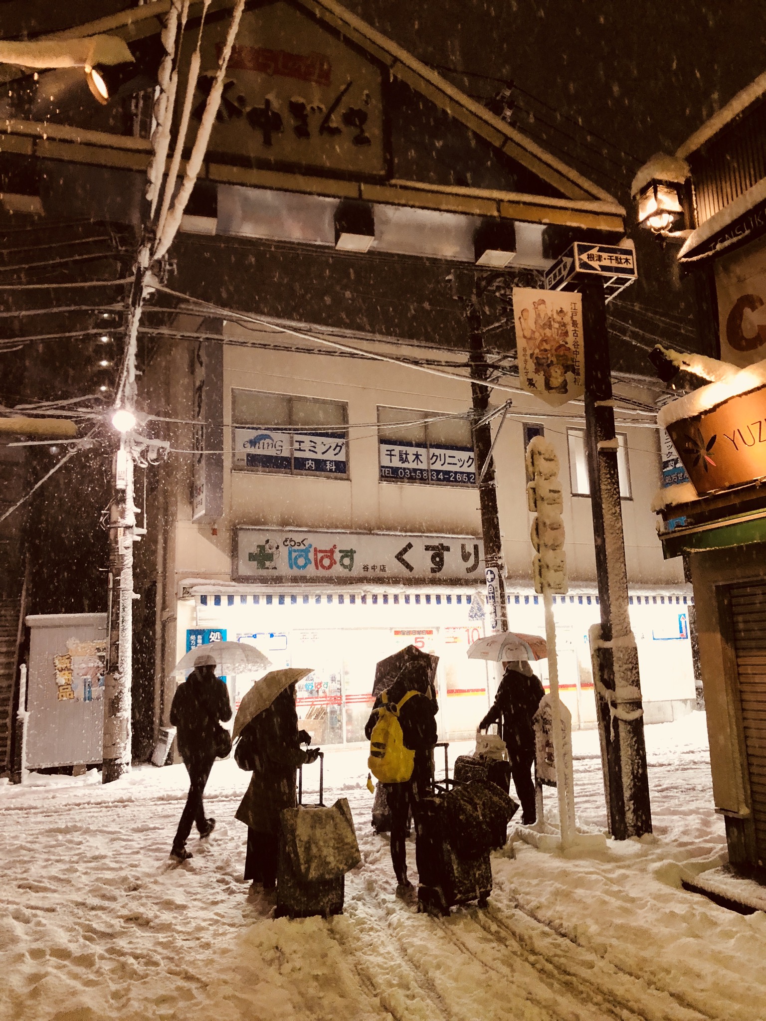 【谷中】雪の夕やけだんだん