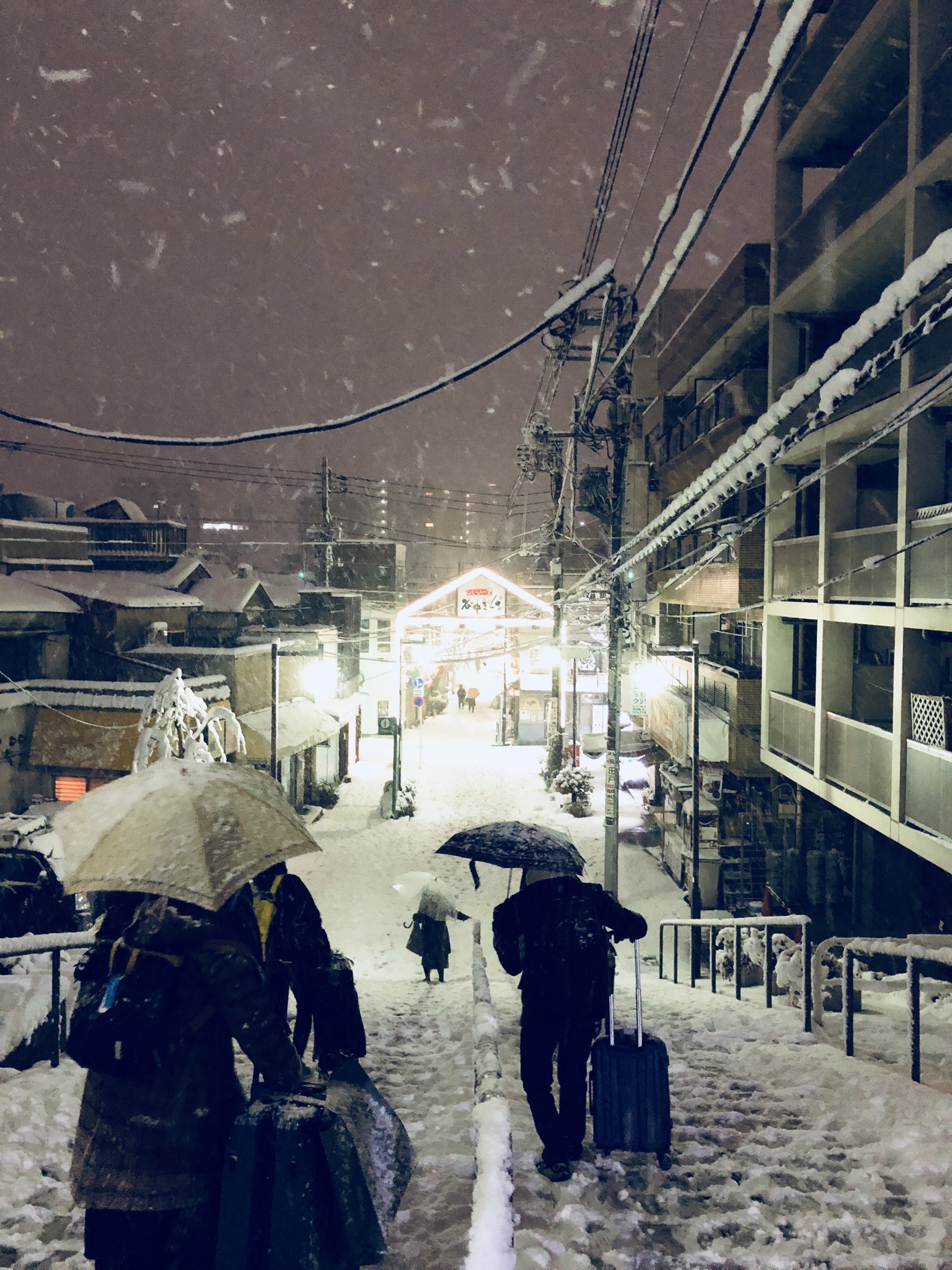 【谷中】雪の夕やけだんだん