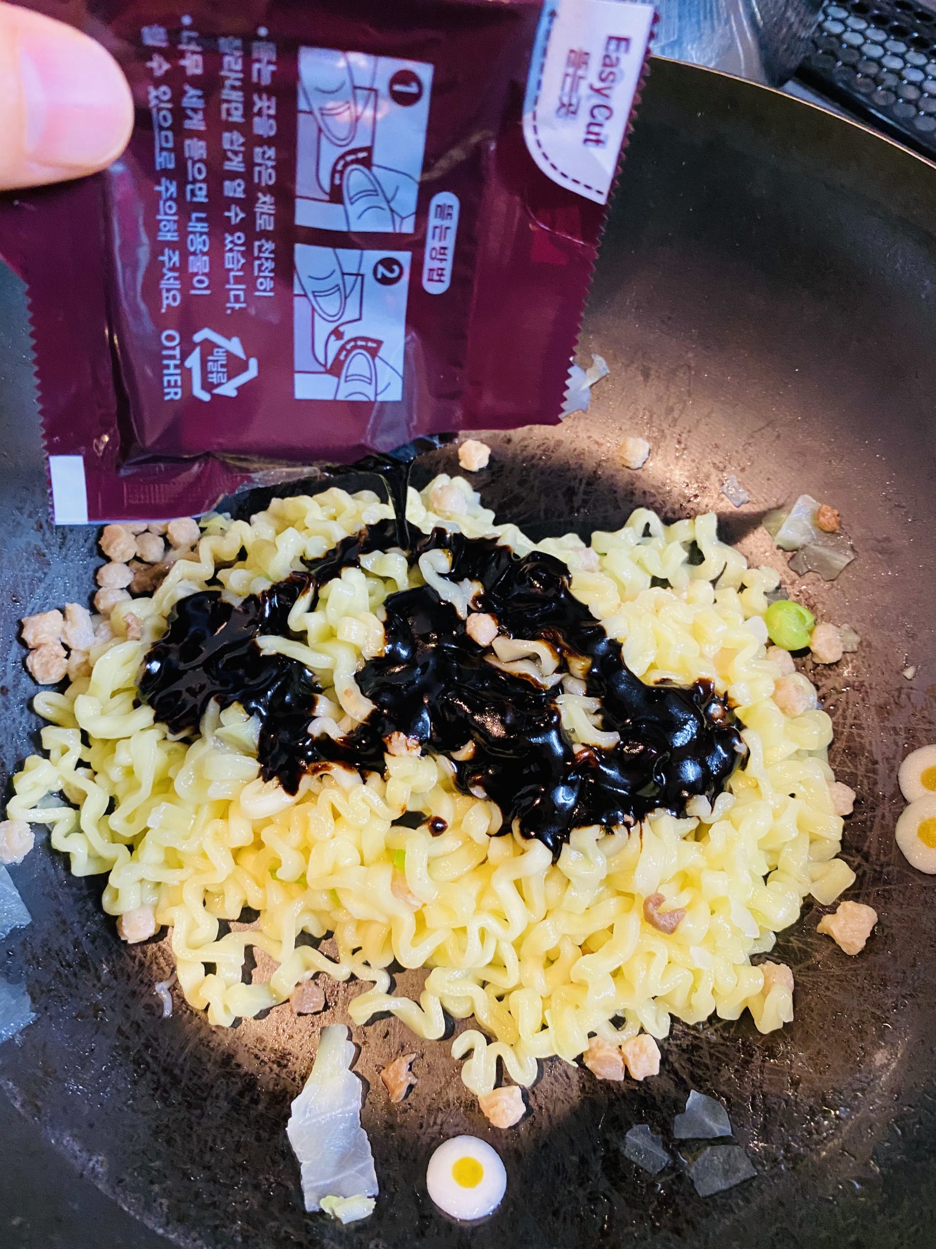 韓国のインスタントのジャージャー麺の作り方【ジンチャジャン編】