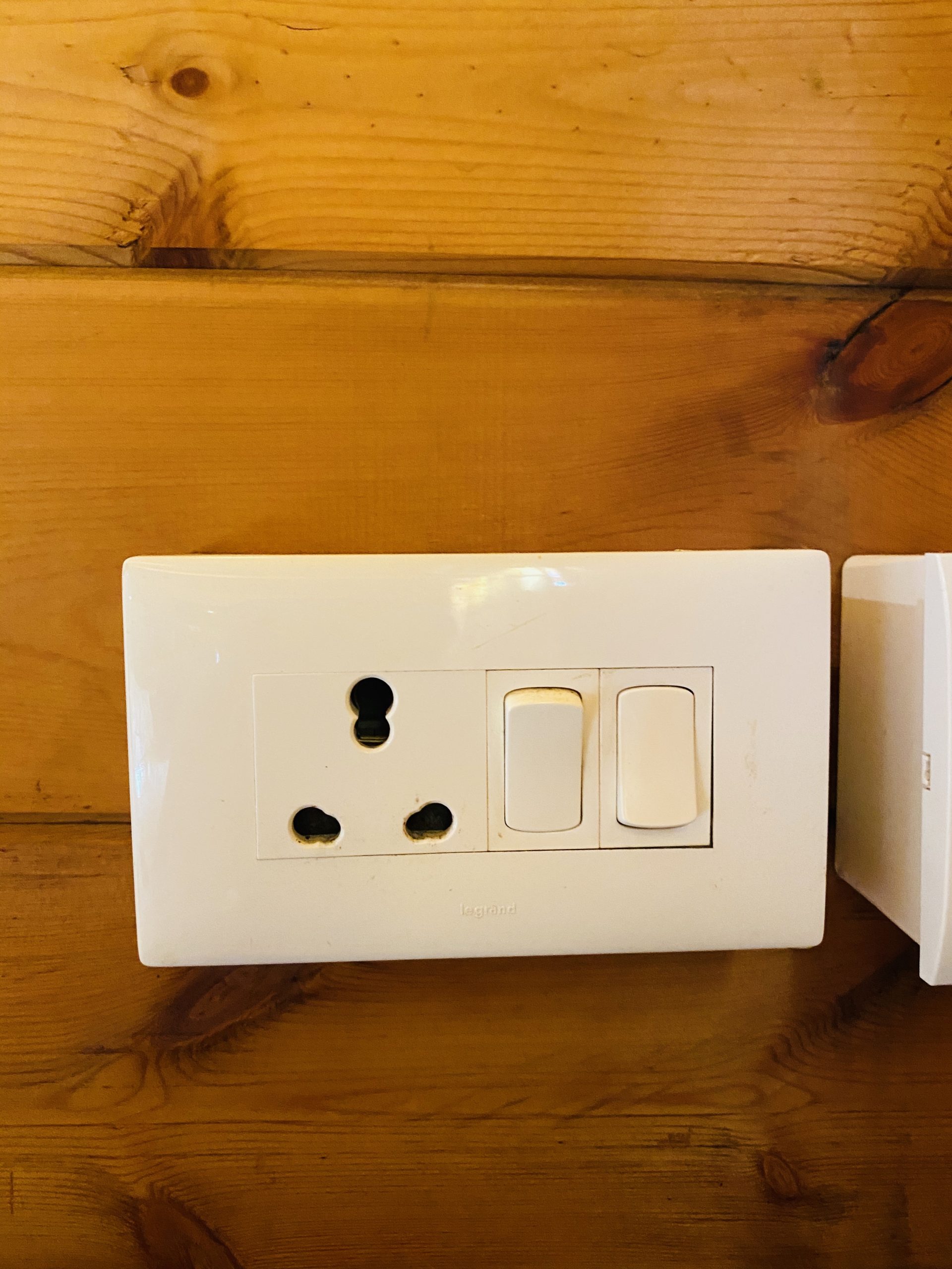 【インド】コンセントの形状【電圧】