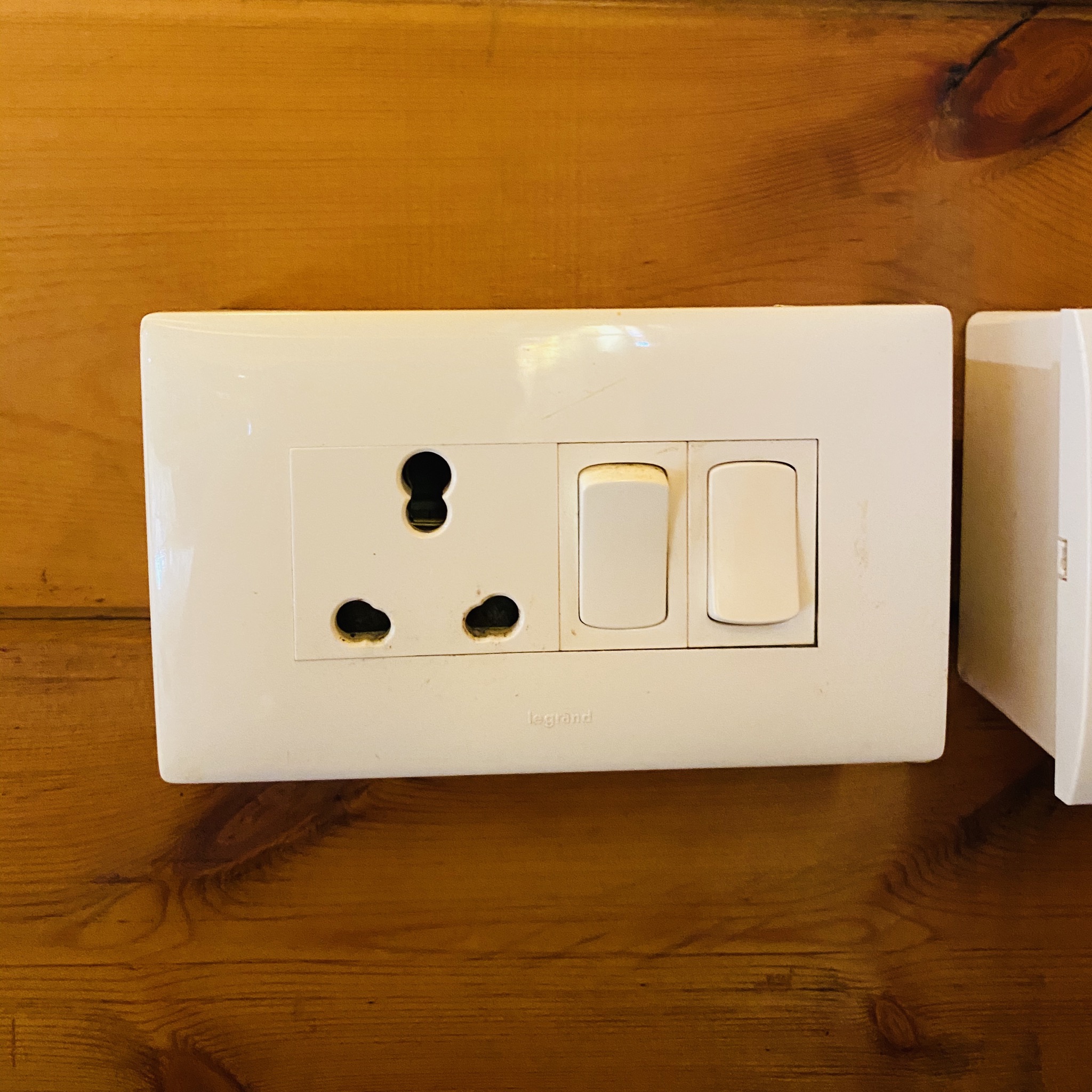 【インド】コンセントの形状【電圧】