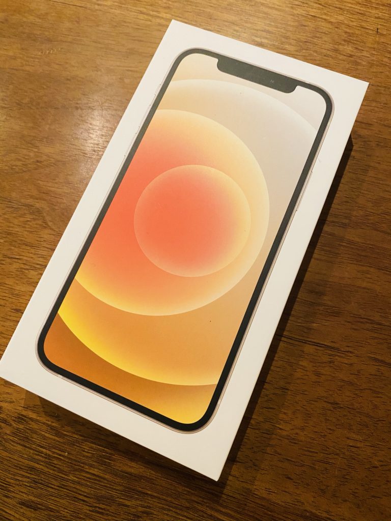 【iPhone12】SIMカードの入れ方 入れ替え方法【向きは?】 【iPhone12】SIMカードの入れ方 入れ替え方法【向きは?】