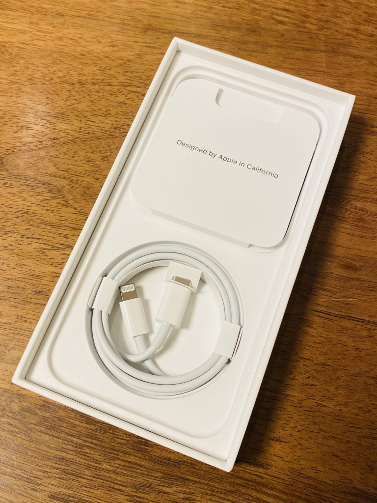 【iPhone12】SIMカードの入れ方 入れ替え方法【向きは?】 【iPhone12】SIMカードの入れ方 入れ替え方法【向きは?】