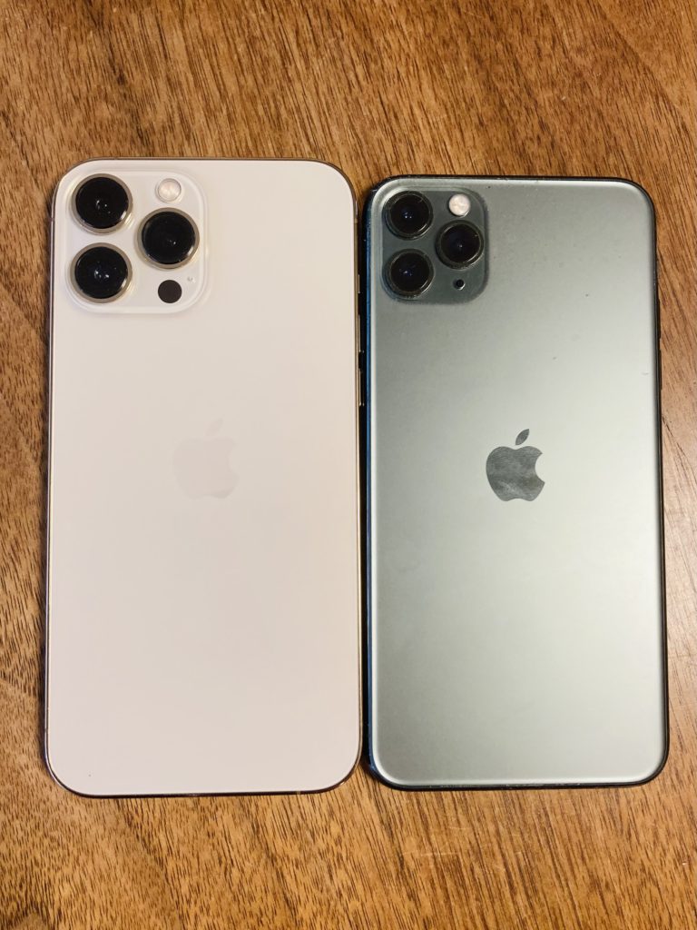 【iPhone13】SIMカードの入れ方 入れ替え方法【向きは?】 【iPhone13】SIMカードの入れ方 入れ替え方法【向きは?】