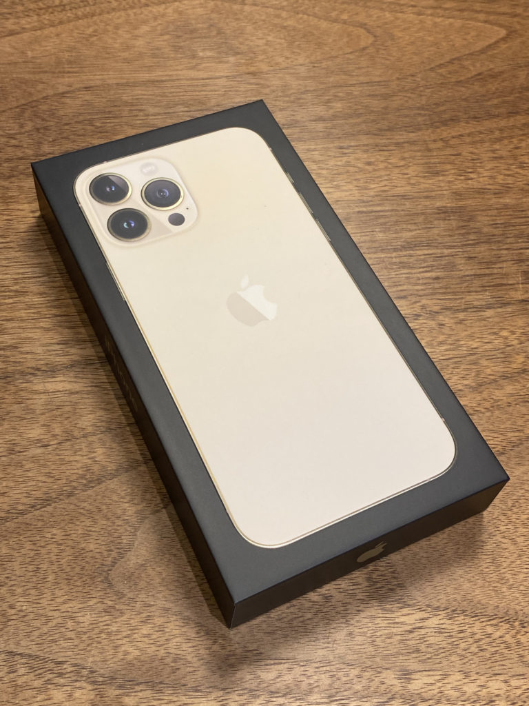 【iPhone13】SIMカードの入れ方 入れ替え方法【向きは?】 【iPhone13】SIMカードの入れ方 入れ替え方法【向きは?】