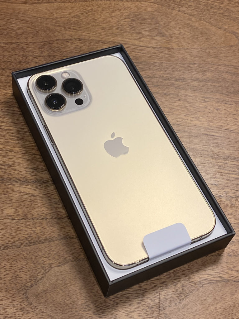 【iPhone13】SIMカードの入れ方 入れ替え方法【向きは?】 【iPhone13】SIMカードの入れ方 入れ替え方法【向きは?】