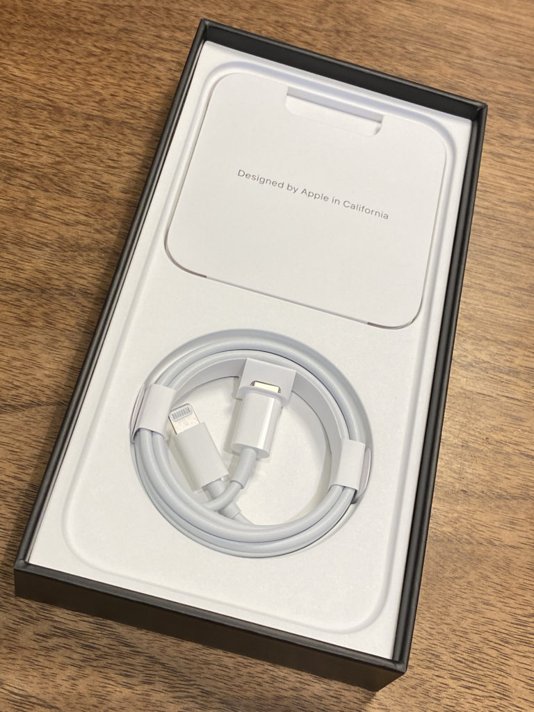 【iPhone13】SIMカードの入れ方 入れ替え方法【向きは?】 【iPhone13】SIMカードの入れ方 入れ替え方法【向きは?】