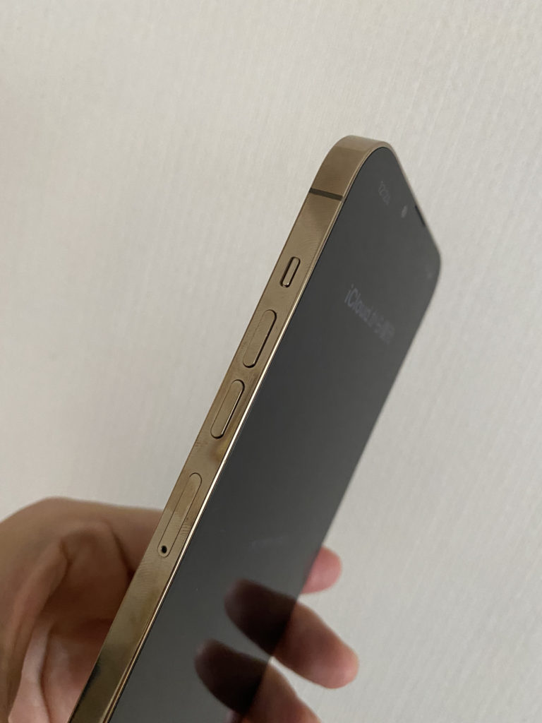 【iPhone13】SIMカードの入れ方 入れ替え方法【向きは?】 【iPhone13】SIMカードの入れ方 入れ替え方法【向きは?】