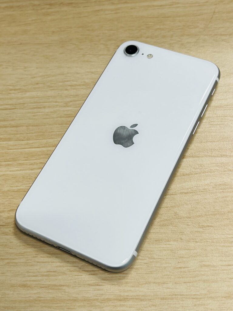 【iPhone SE】SIMカードの入れ方 入れ替え方法【向きは?】 【iPhone SE】SIMカードの入れ方 入れ替え方法【向きは?】