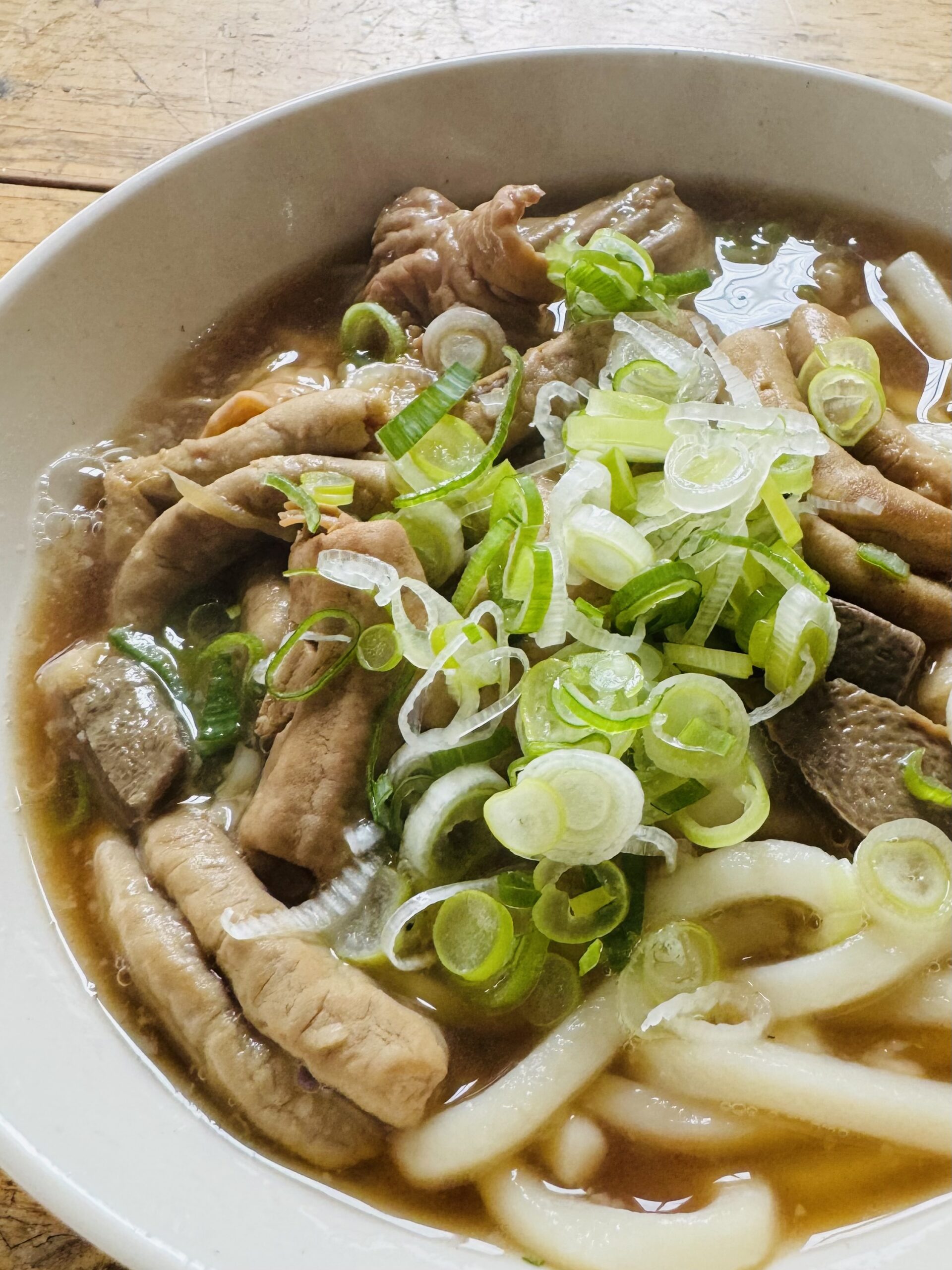【改札内グルメ】戸倉駅の自家製もつうどん【かかし】