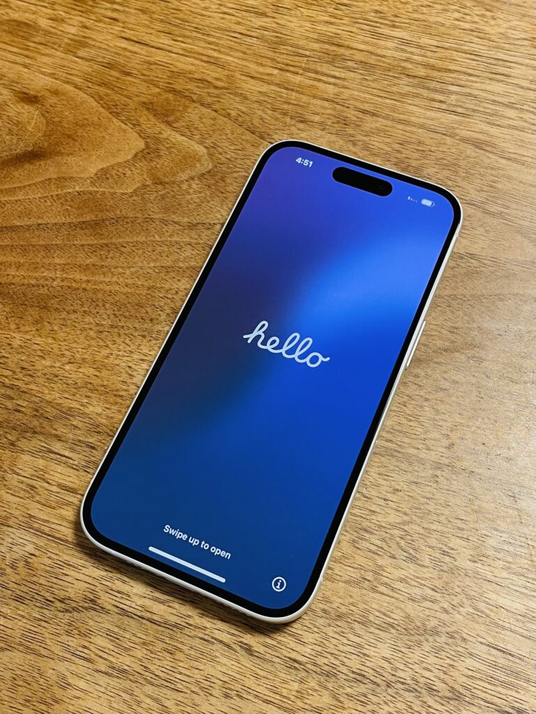 iPhone16 開封の儀とSIMカードの入れ替え方法|初期設定ガイド【SIMカードの向きは?】 iPhone16 開封の儀とSIMカードの入れ替え方法|初期設定ガイド【SIMカードの向きは?】