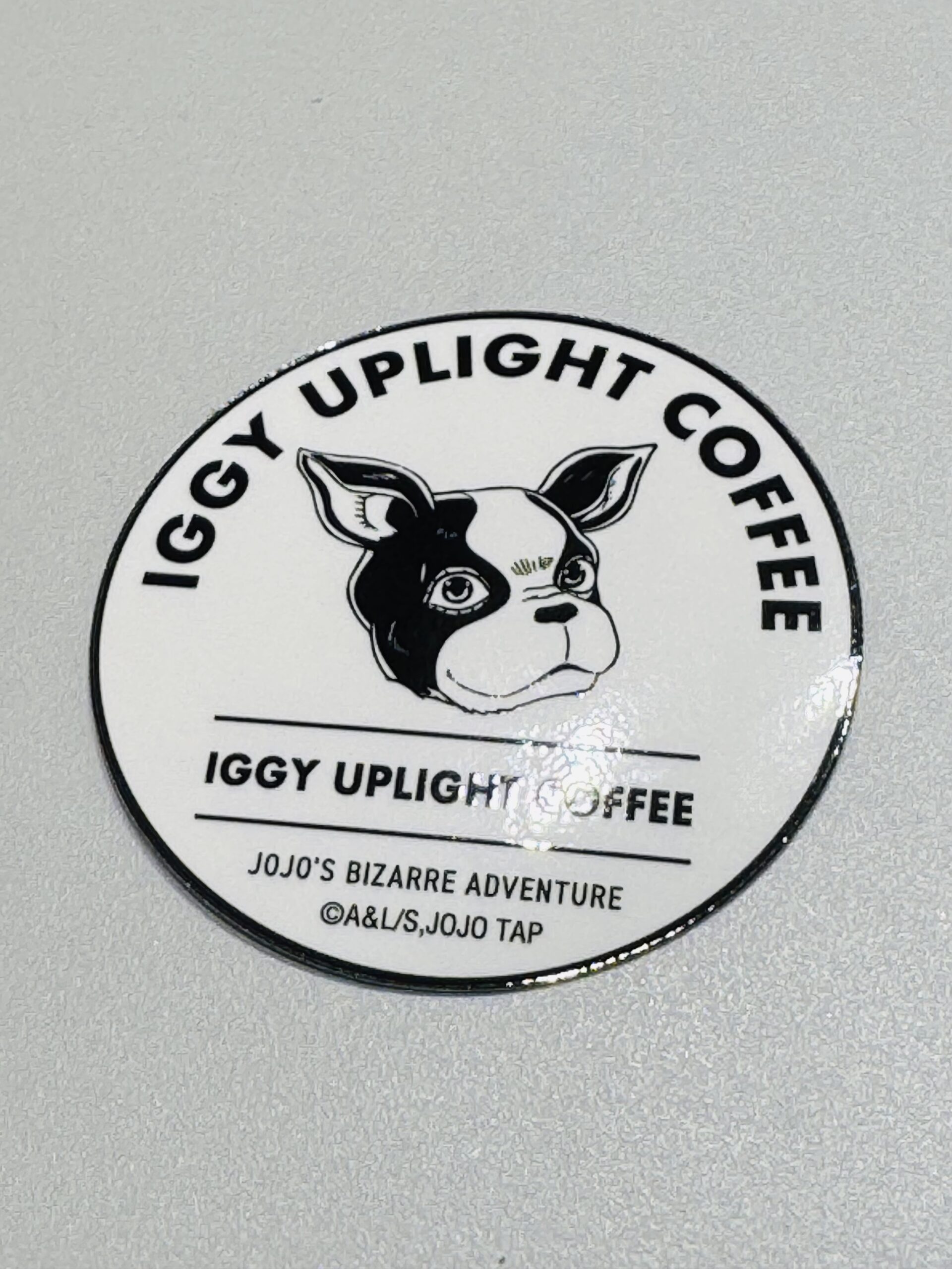 ジョジョの奇妙な冒険 オインゴ イギーカフェ 缶バッジ】ジョジョ展 S