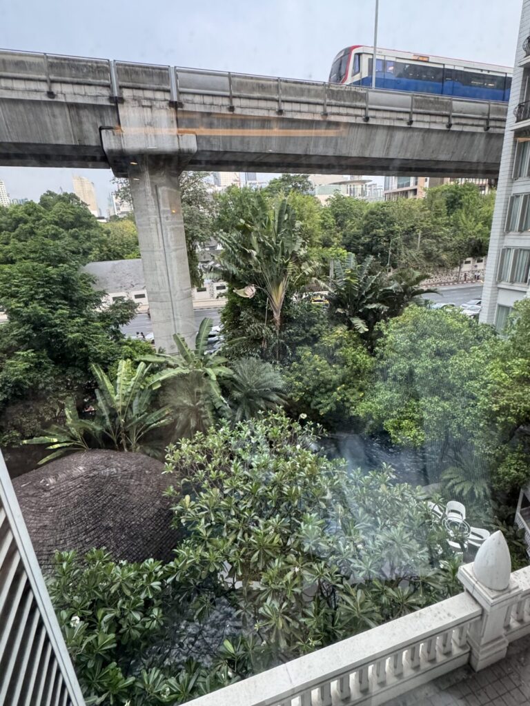 【バンコク旅行記2025】Hua Chang Heritage Hotelにチェックイン。広い客室と剥き出しのバスタブ 【バンコク旅行記2025】Hua Chang Heritage Hotelにチェックイン。広い客室と剥き出しのバスタブ