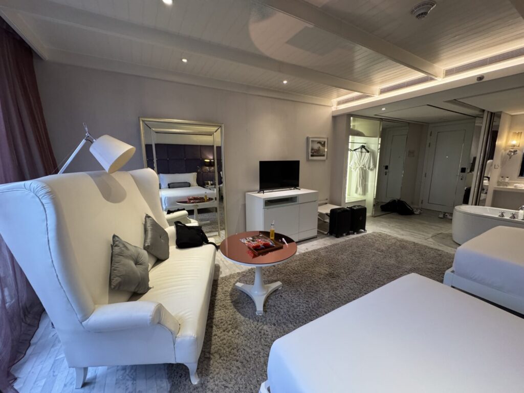 【バンコク旅行記2025】Hua Chang Heritage Hotelにチェックイン。広い客室と剥き出しのバスタブ 【バンコク旅行記2025】Hua Chang Heritage Hotelにチェックイン。広い客室と剥き出しのバスタブ