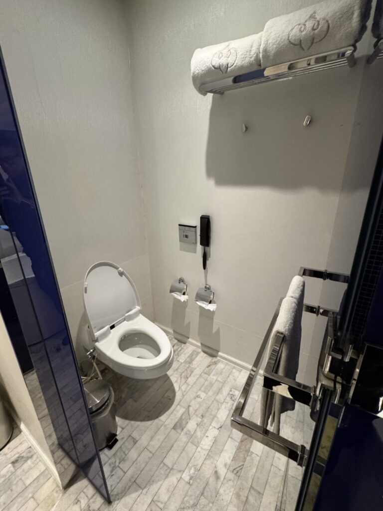 【バンコク旅行記2025】Hua Chang Heritage Hotelにチェックイン。広い客室と剥き出しのバスタブ 【バンコク旅行記2025】Hua Chang Heritage Hotelにチェックイン。広い客室と剥き出しのバスタブ