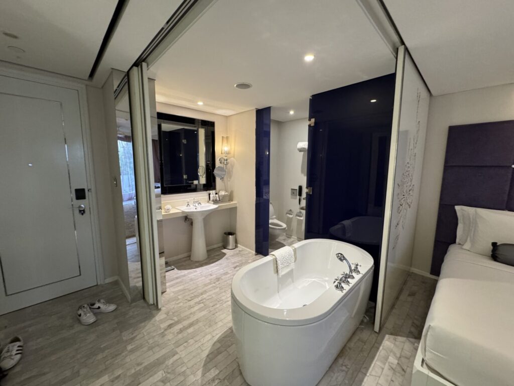 【バンコク旅行記2025】Hua Chang Heritage Hotelにチェックイン。広い客室と剥き出しのバスタブ 【バンコク旅行記2025】Hua Chang Heritage Hotelにチェックイン。広い客室と剥き出しのバスタブ