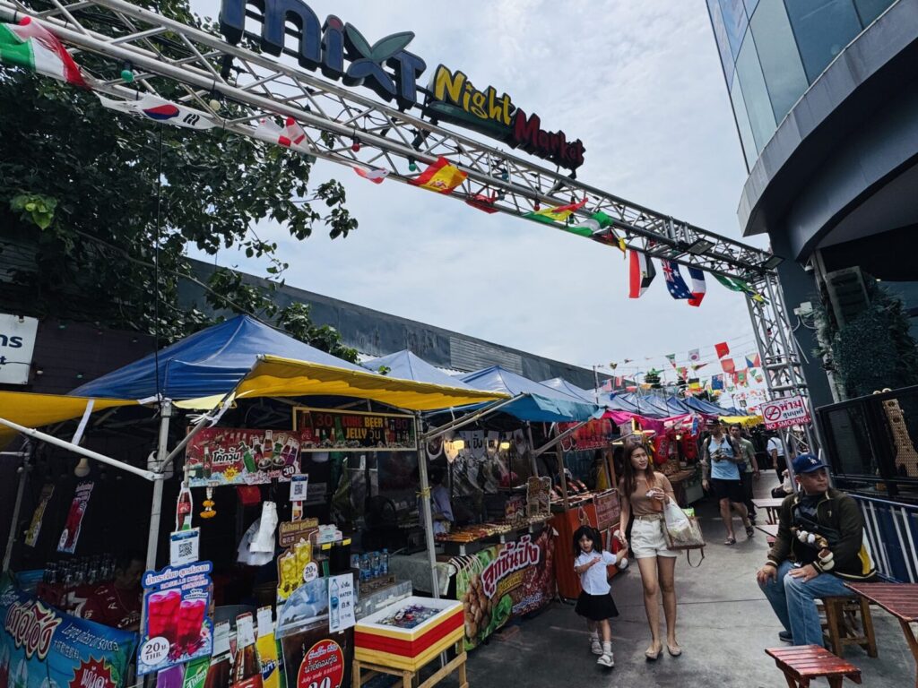 【バンコク旅行記2025】Ep07 サイアムスクエアでマンゴ・タンゴのカオニャオマムアンを食べる