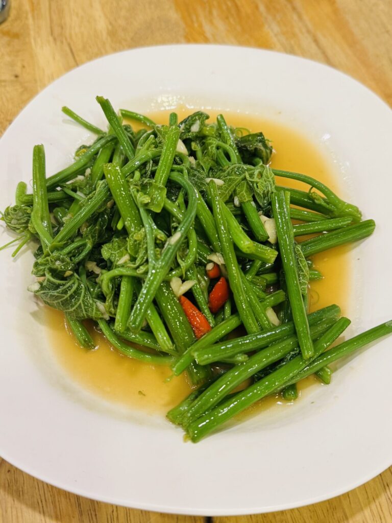 【バンコク旅行記2025】Ep08  フットマッサージの前にエカマイでガイヤーン🐓