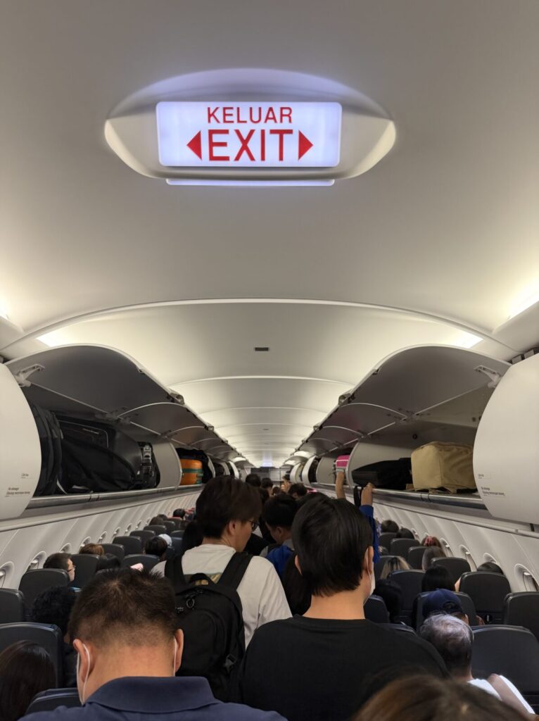 【実録】AirAsia Fly-ThruとCIQの罠：チェンマイ発ドンムアン経由成田便で「23:50発に23:50搭乗」した全記録